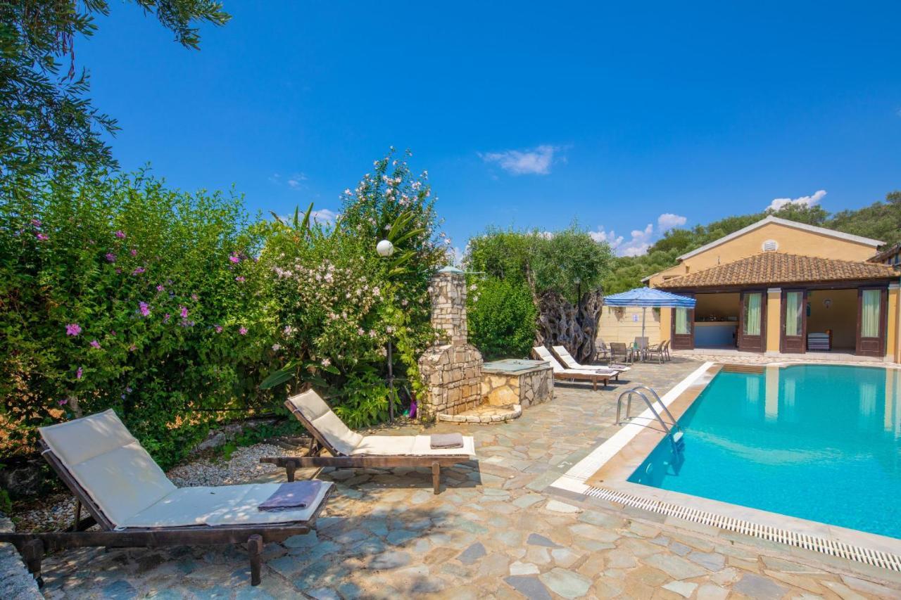 Villa Lianolia Peritheia Buitenkant foto