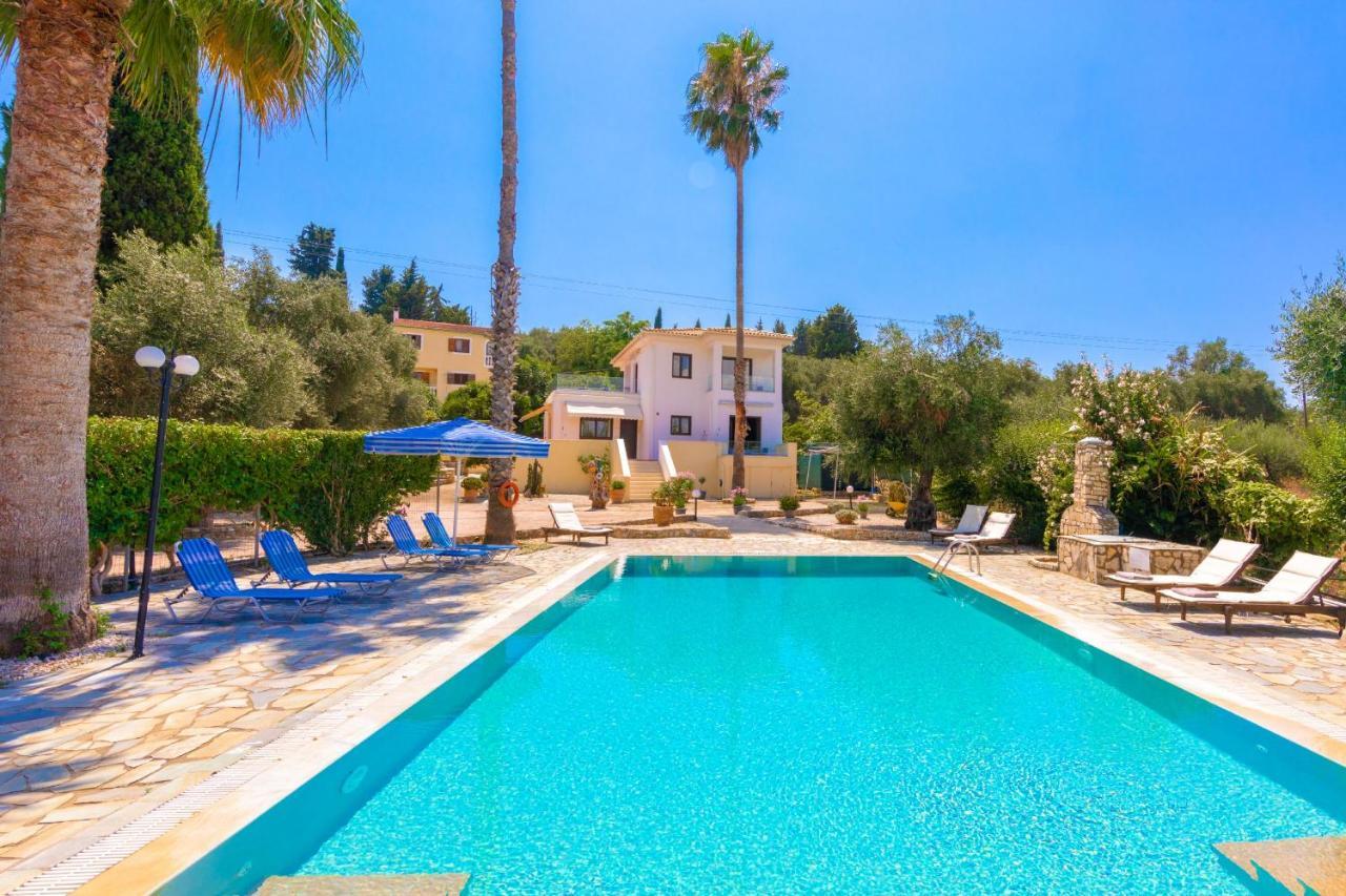 Villa Lianolia Peritheia Buitenkant foto