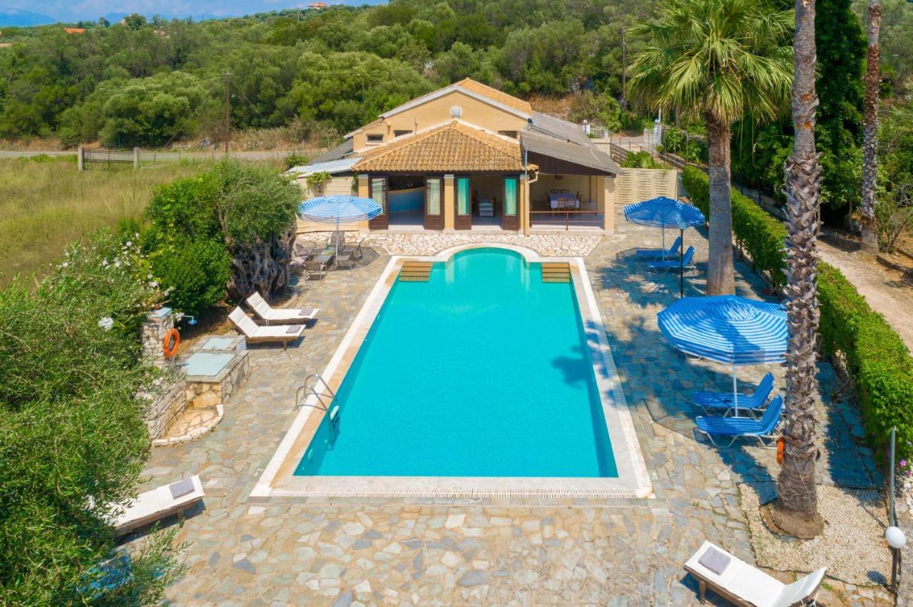 Villa Lianolia Peritheia Buitenkant foto