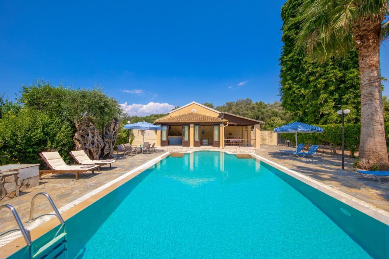 Villa Lianolia Peritheia Buitenkant foto