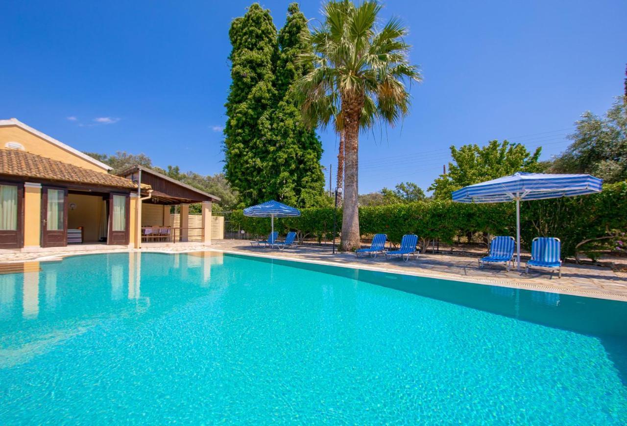 Villa Lianolia Peritheia Buitenkant foto